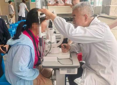 房县人民医院：下沉基层送光明 优质护理暖民心
