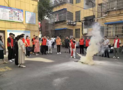 县人社局联合老城社区开展消防演练