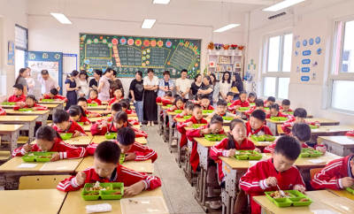 房县实验小学：规范午餐礼仪 涵养文明新风