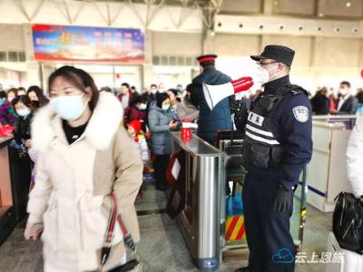 湖北恩施：铁路民警12年坚守 护百姓出行安全 