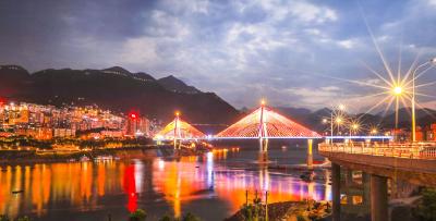 恩施巴东：峡江风景美，夜色更醉人