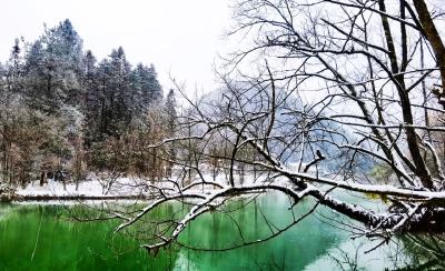 寻美鹤峰：白雪碧水 宛若仙境