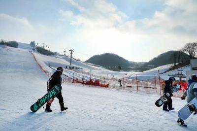 第十届全国大众冰雪季湖北分会场暨湖北长江经济带高山滑雪邀请赛开始报名啦！