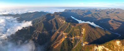 建始四十二坝 碧水“天池”