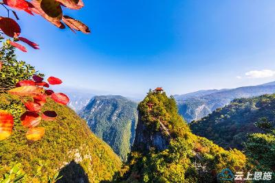 恩施巴东：深秋情郎峰，绚丽醉人心