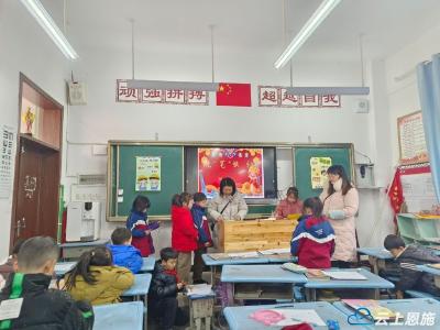 咸丰县第三实验中小学一二年级开展无纸化考试