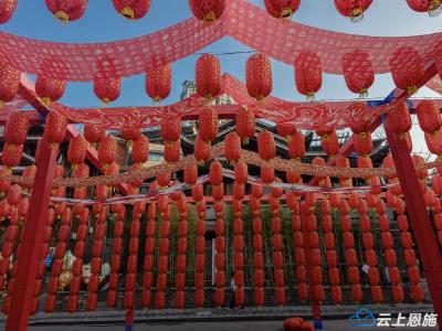 恩施宣恩：灯笼高挂 “福”气满街