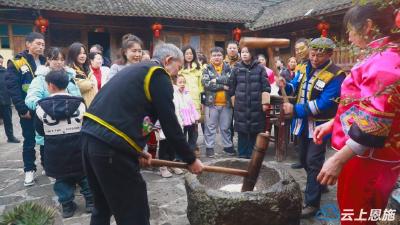 咸丰蛇盘溪：打糍粑迎新年 传承民俗乐融融