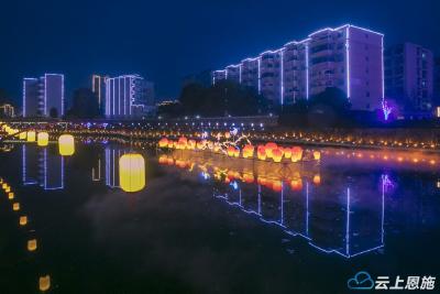 恩施建始夜景灯光璀璨 新春佳节氛围浓厚