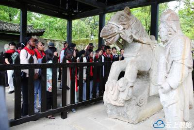 咸丰“世遗+非遗”旅游体验受到外国游客青睐