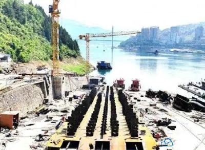 9000吨大型船舶在巴东开工打造