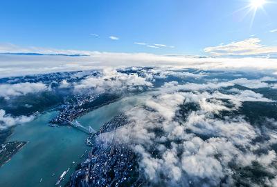 恩施巴东：雾漫江城，云锁青山