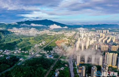 恩施利川：雨后初晴的利川 是色彩的盛宴
