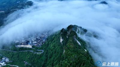 恩施咸丰：雾涌黄金洞