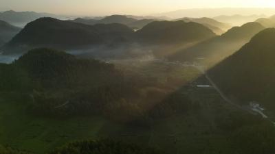 恩施咸丰大沙坝：一抹霞光映抹茶