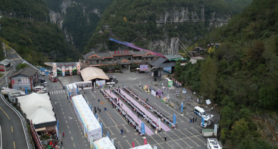 600+达人恩施地心谷畔共赴长桌盛宴 开启山水欢歌