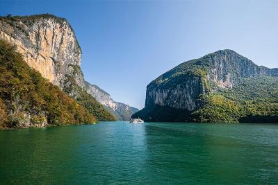 恩施建始：秋色中的清江画谷