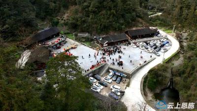 鹤峰：古老民俗焕新彩 “托把灯”会庆丰年