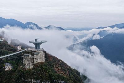 恩施巴东：巫峡冬雾，临台入画