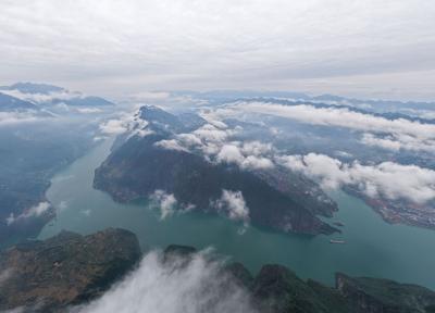 巴东：巫峡冬雾，临台入画