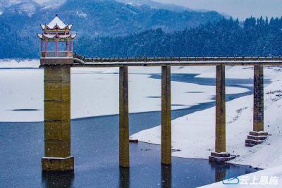 恩施利川：看！雪后的福宝山