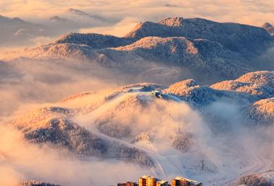 巴东绿葱坡：冰雪山林美如画