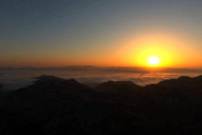 恩施建始：银装素裹映晨光 云海漫卷绘仙境