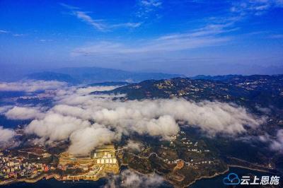 恩施巴东：雨后三峡平湖 恰似蓬莱仙境