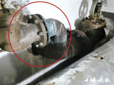 “凤凰香郡小区暖气管道被改细”续：暖气管道恢复原状