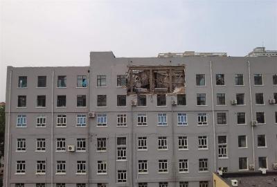 楼顶坍塌致4死7伤的哈尔滨办公楼曾是区政府办公场所