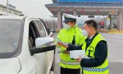 新春走基层 | 十堰打响春运“首日战” 十堰交警守护平安回家路