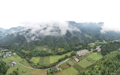 行走十堰 | 在竹溪县一座山洞里，有古人曾经熬硝的痕迹