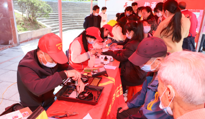 学雷锋，我行动！十堰市开展学雷锋志愿服务活动