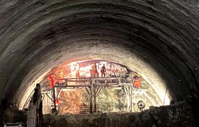 西十高铁最新进展：梅家台隧道顺利贯通