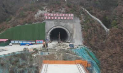 西十高铁项目传来好消息！第13座隧道顺利贯通