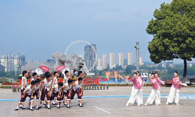 央视“在中国大地上边走边跳”活动走进丹江口市 展示水都魅力 讲好护水故事