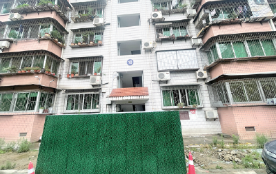 二堰街道三堰社区邮政小区：一楼业主阻拦，旧楼“电梯梦”难圆