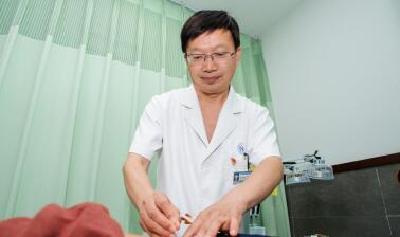 发现身边好中医 | 郧阳区人民医院中医康复科主任医师王泽显： 妙手银针除疾患 医术精湛众人夸