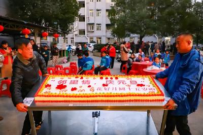 哇！巨型蛋糕和百家宴！十堰一小区如此庆祝自治15周年