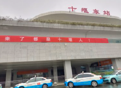 公务员招考“万人云集” 大学生留（回）堰政策宣传“火力全开”