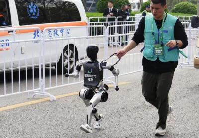 为了让机器人跑起来，人类用了60年