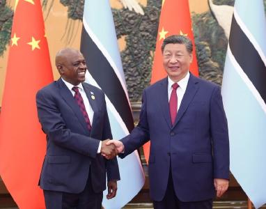 习近平会见博茨瓦纳总统马西西