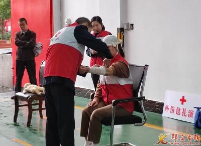县红十字会参加消防宣传月活动