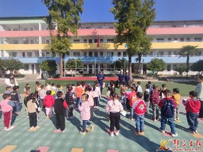 县消防救援大队为幼儿消防安全撑起“保护伞”