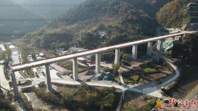 西十高铁湖北段又一座大桥顺利合龙