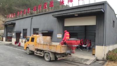 十堰郧西：公路养护中心严阵以待 积极应对冰冻雨雪天气