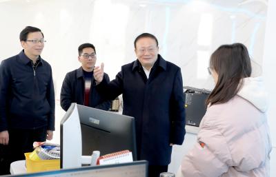 查宏:推进媒体深度融合 打造新型主流媒体