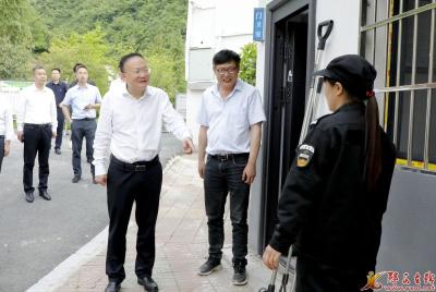 查宏:发挥生态资源优势 打造特色康养小镇