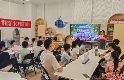 县新华书店举办国防知识擂台赛