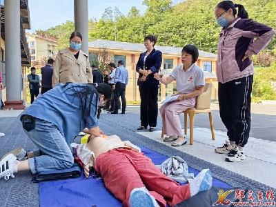 县委党校秋季“扬帆”主体班开展红十字会应急救护培训
